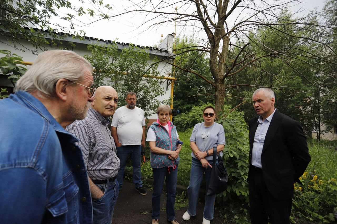 Глава городского округа Фрязино Дмитрий Воробьев встретился с жителями домов 39, 45 и 47 по улице Ленина