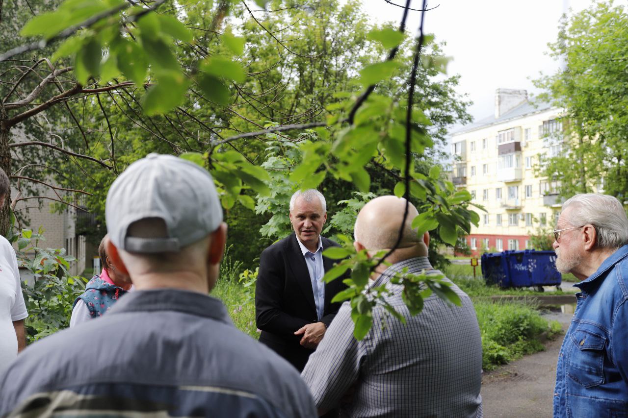 Глава городского округа Фрязино Дмитрий Воробьев встретился с жителями домов 39, 45 и 47 по улице Ленина