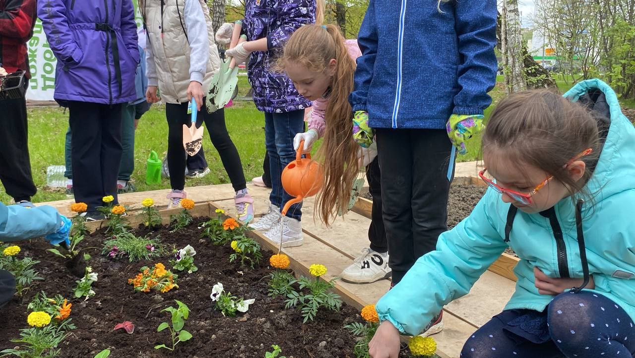 Школьники продолжают творить добрые дела🩵