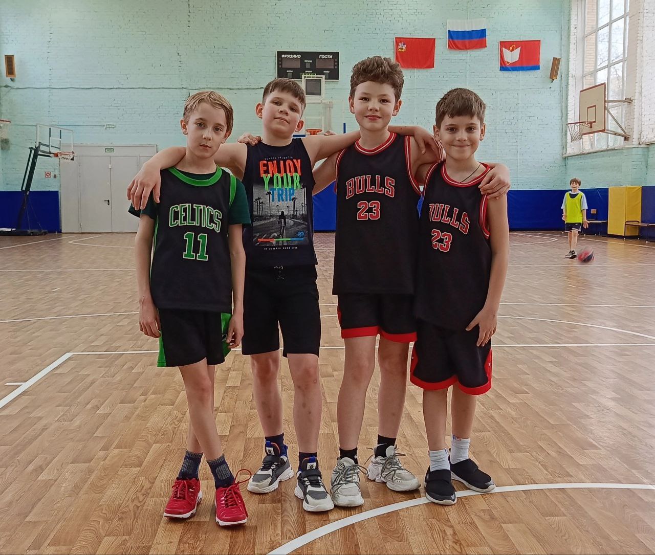 Для юных баскетболистов провели соревнования по стритболу