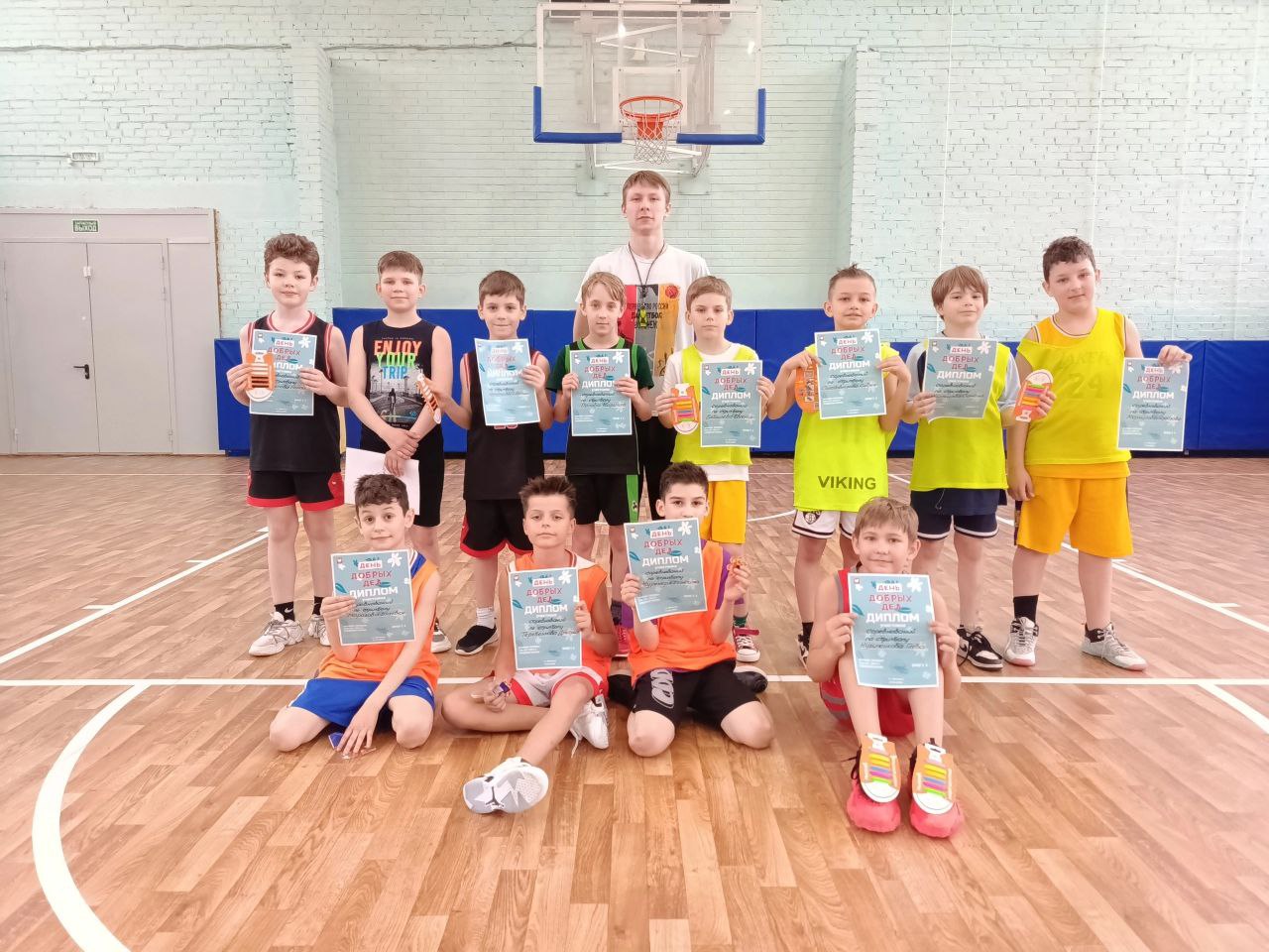 Для юных баскетболистов провели соревнования по стритболу