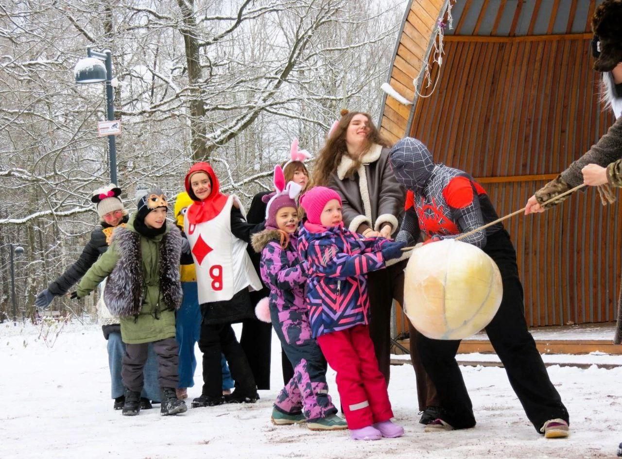 Во Фрязинском лесопарке отметили День Матери