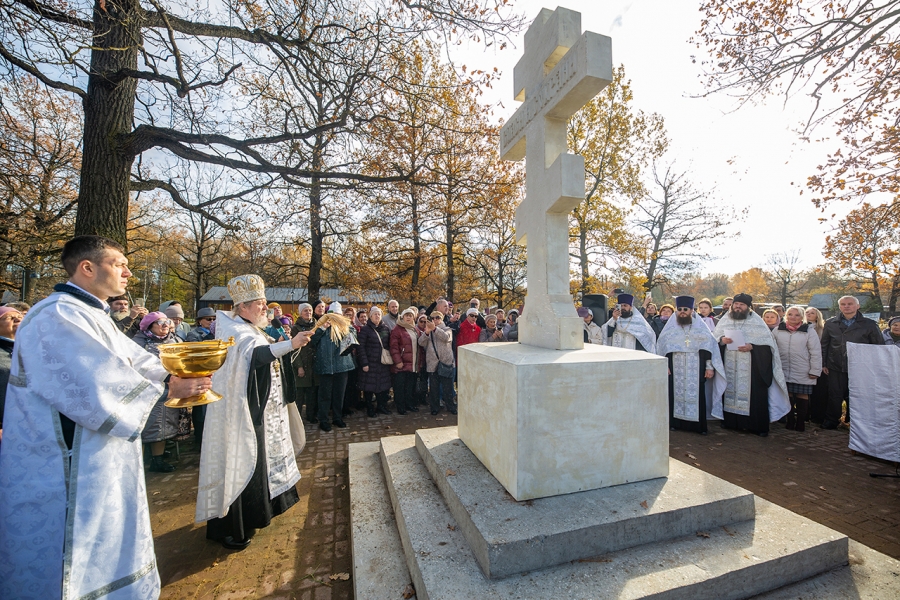 В праздник Иверской иконы Божией Матери был освящен Поклонный Крест на въезде в наукоград Фрязино