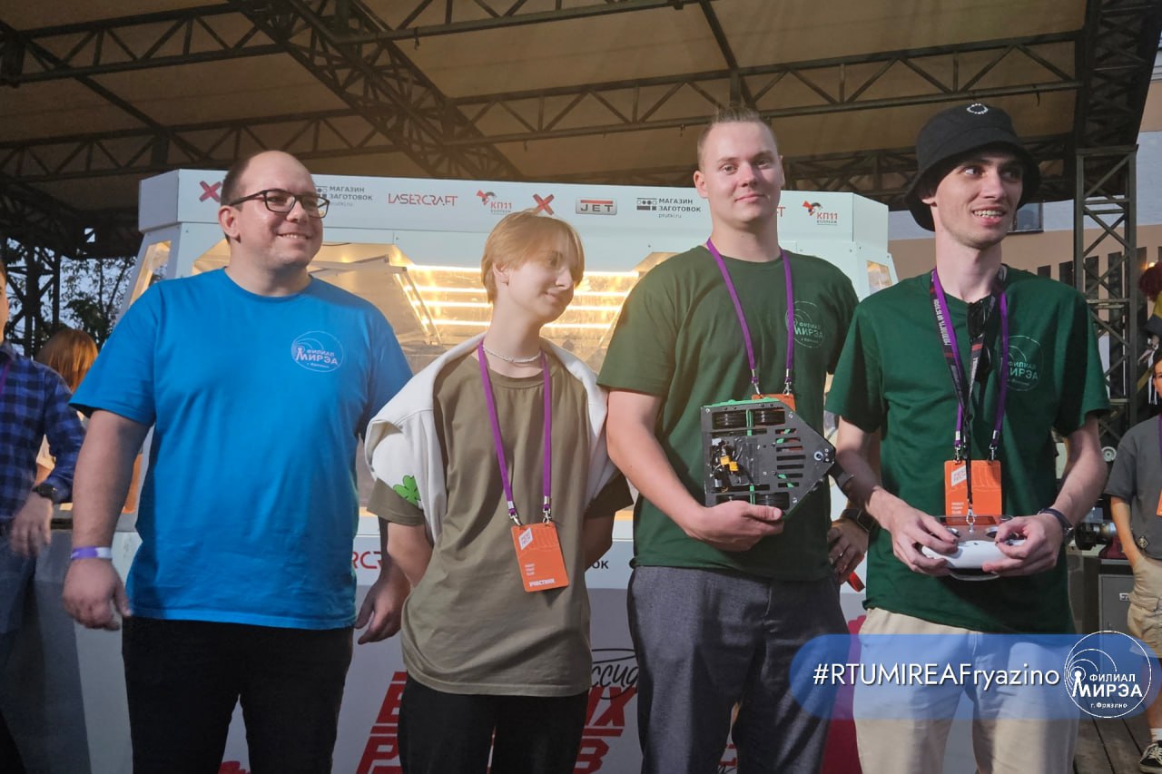 Команда 2ФМ2 стала финалистом на захватывающих соревнованиях по битве мини-роботов на фестивале «Fest Tech 2024»
