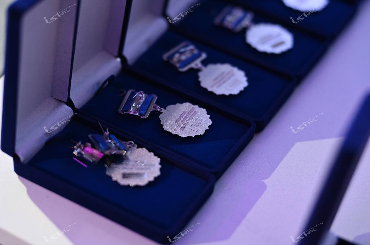 Генеральный конструктор НПП «Исток» Александр Борисов награжден ведомственной наградой «Почетный работник электронной промышленности»