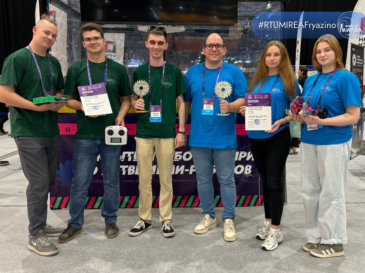 Две команды Филиала РТУ МИРЭА заняли 2 и 3 места на открытом кубке Сибири по битвам мини-роботов