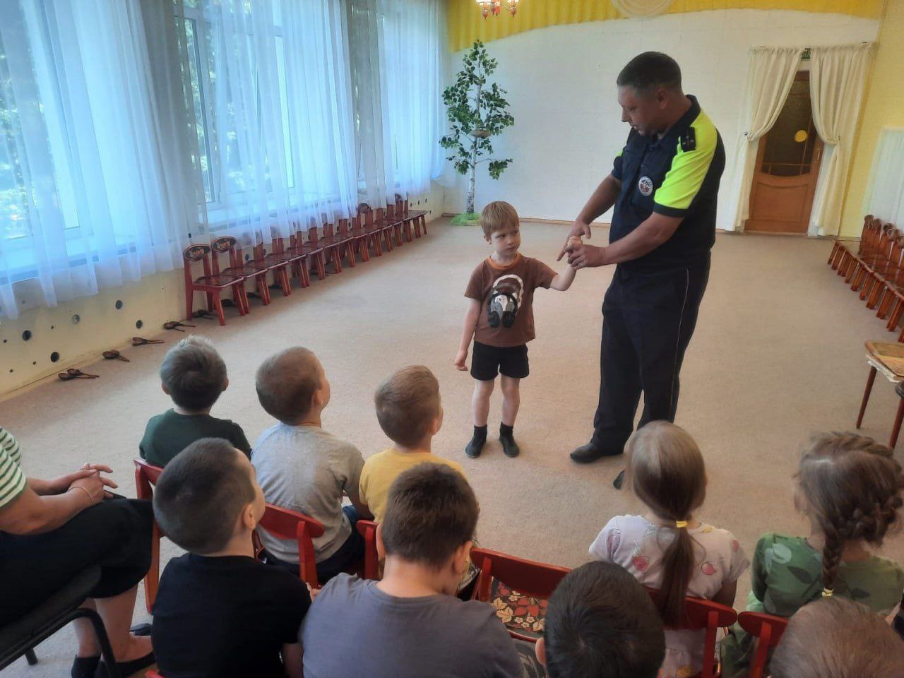 Уроки безопасности дорожного движения проходят в детских садах Фрязино🚔