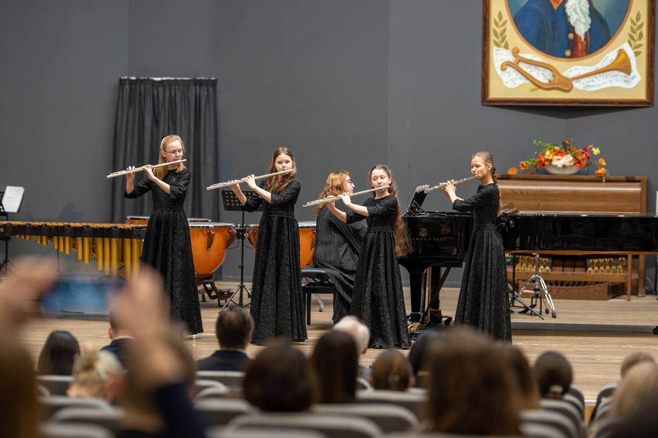 Юные фрязинцы выступили совместно со сводным международным духовым оркестром имени Должикова