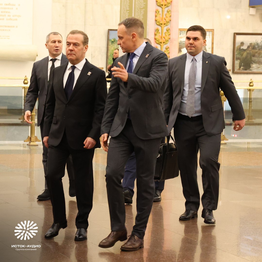 Комплекс «ФЛОУ» представили зампреду Совета безопасности РФ Дмитрию Медведеву