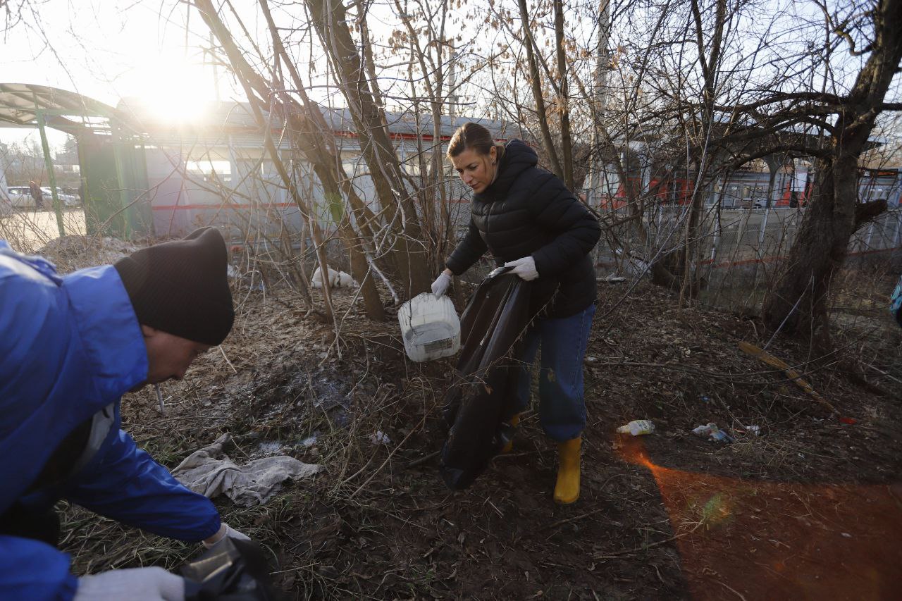 Неожиданное тепло в январе дало жителям Фрязино возможность провести внеплановый субботник и привести город в порядок