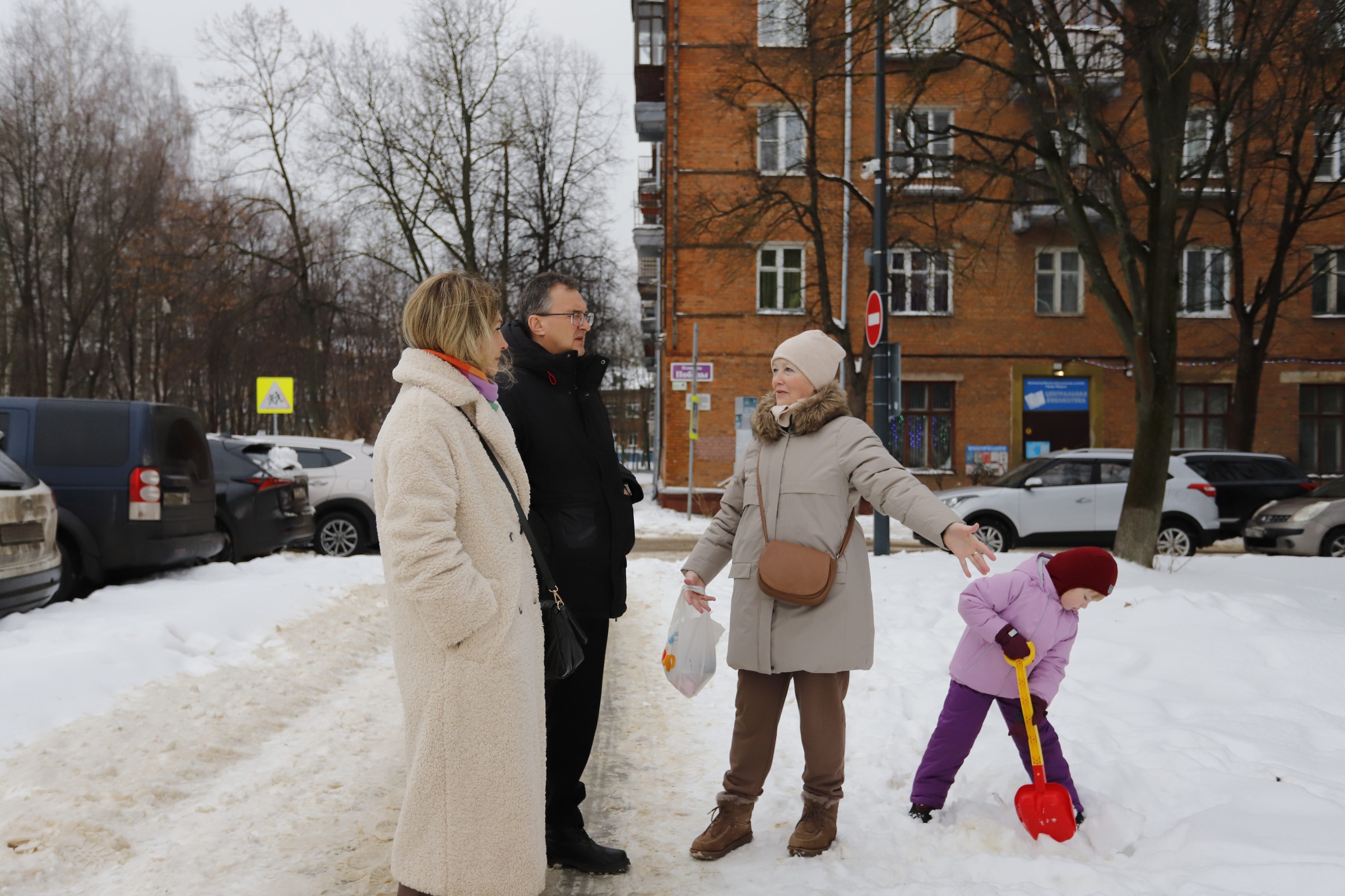 Обход территории. В.В. Оганезова