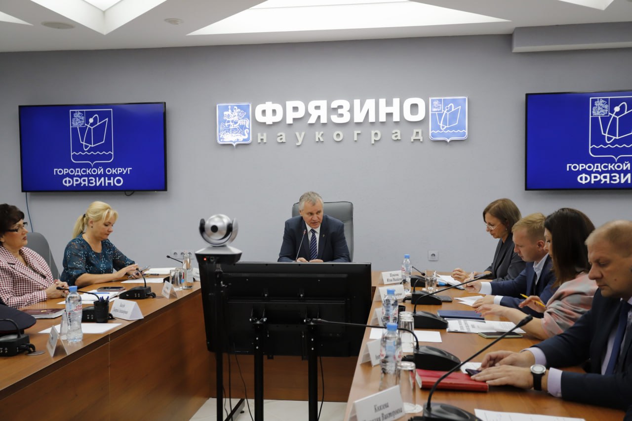 Масштабную подготовку городских служб к зиме обсудили в рамках еженедельного оперативного совещания