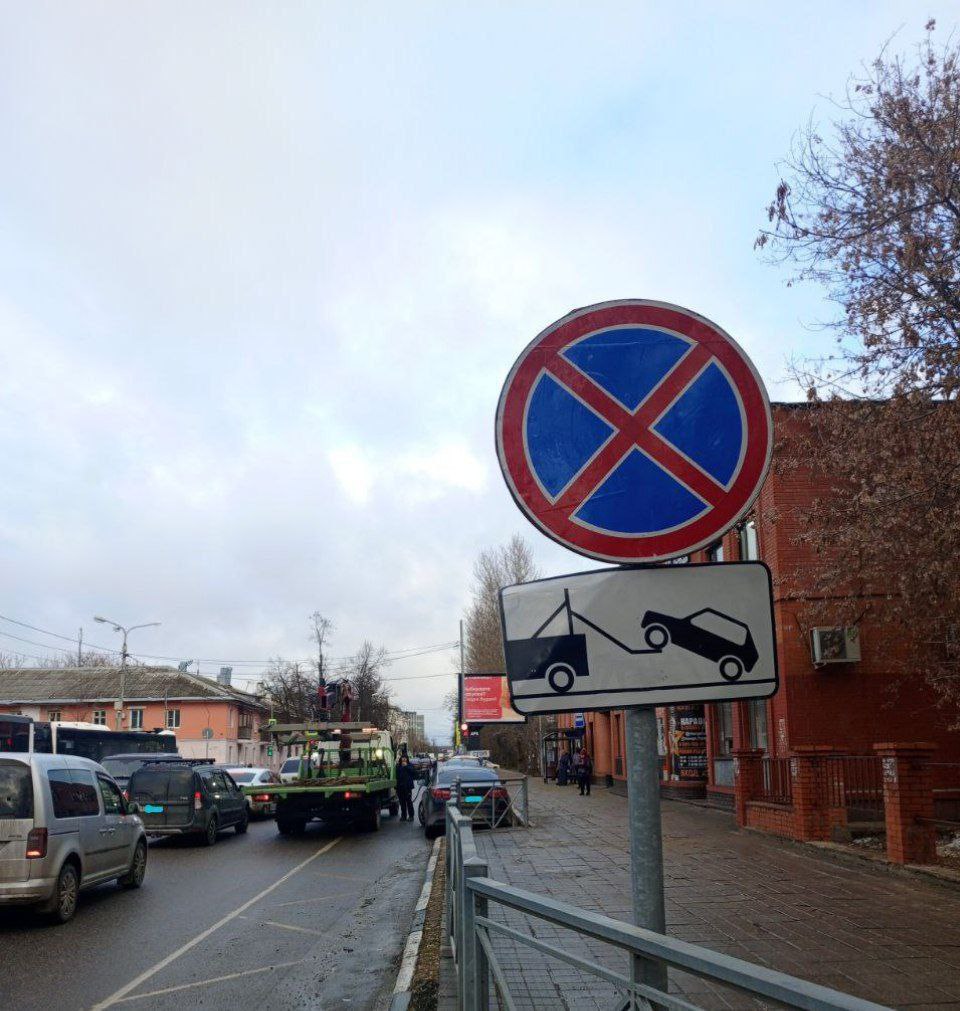 🛂Сотрудники отдела по дорожному хозяйству администрации городского округа Фрязино совместно с заведующей территориальным отделом №2 управления регионального административно-транспортного контроля Еленой Куликовой провели обследование дорожно-транспортной сети городского округа Фрязино.