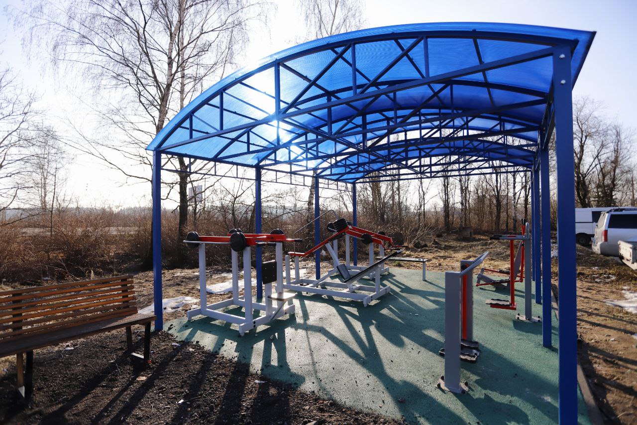 Заместитель главы г.о. Фрязино Юлия Шувалова в рамках обхода территории, провела встречу с жителями дома 10, по Окружному проезду.