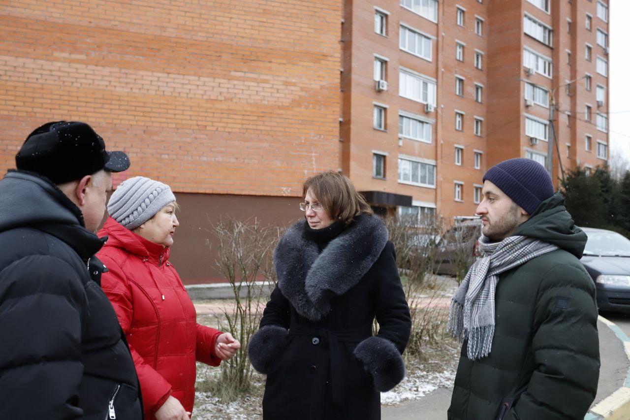 Заместитель главы городского округа Фрязино Юлия Шувалова провела продуктивную встречу с жителями дома 19к1 по проспекту Мира 