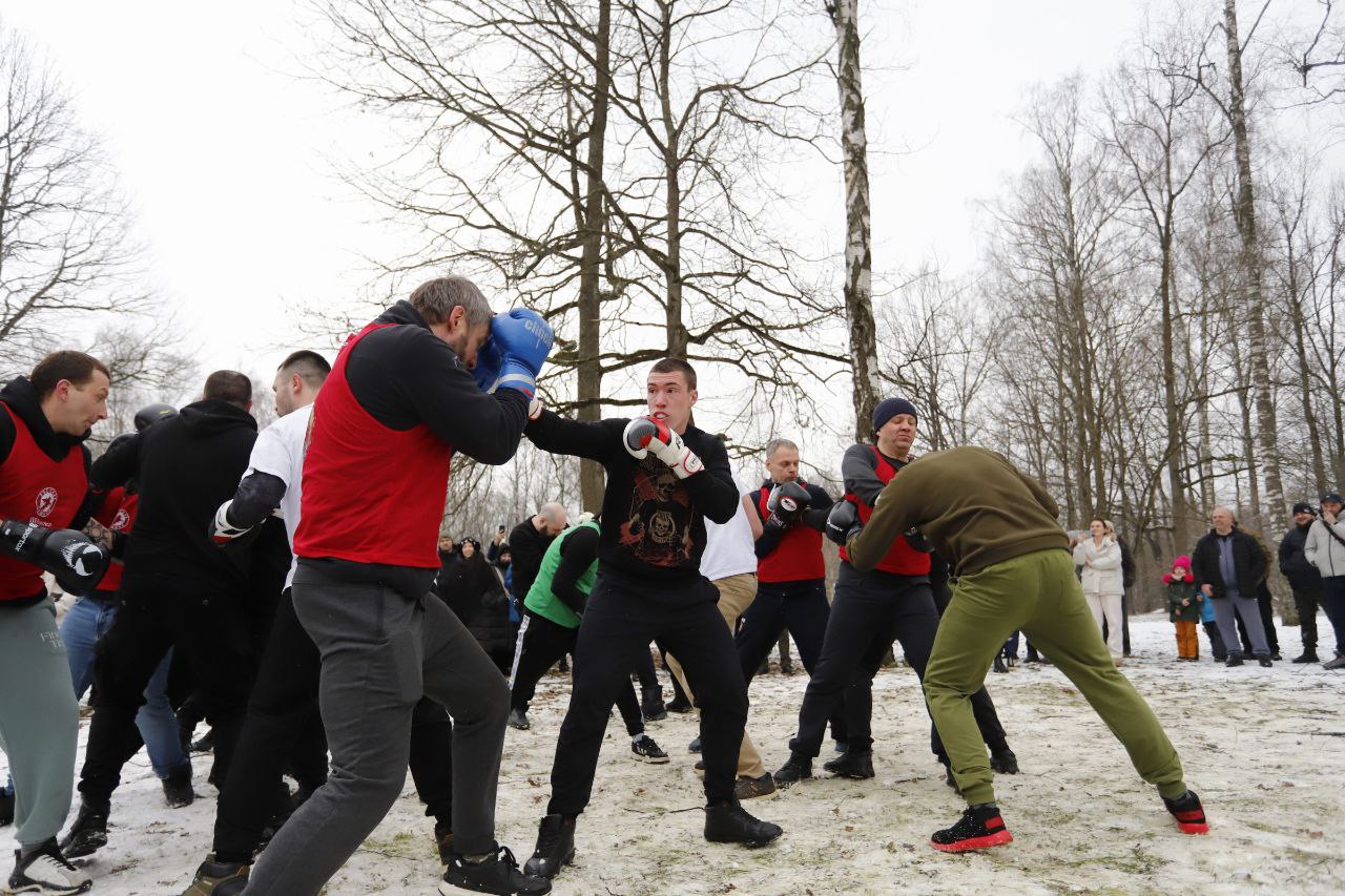 Кулачные бои на Масленицу во Фрязинском лесопарке: традиции, азарт и дух единства!