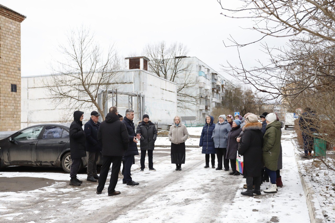 Первый заместитель главы городского округа Фрязино Нодар Бощеван оперативно отреагировал на обращения жителей улицы Рабочая.