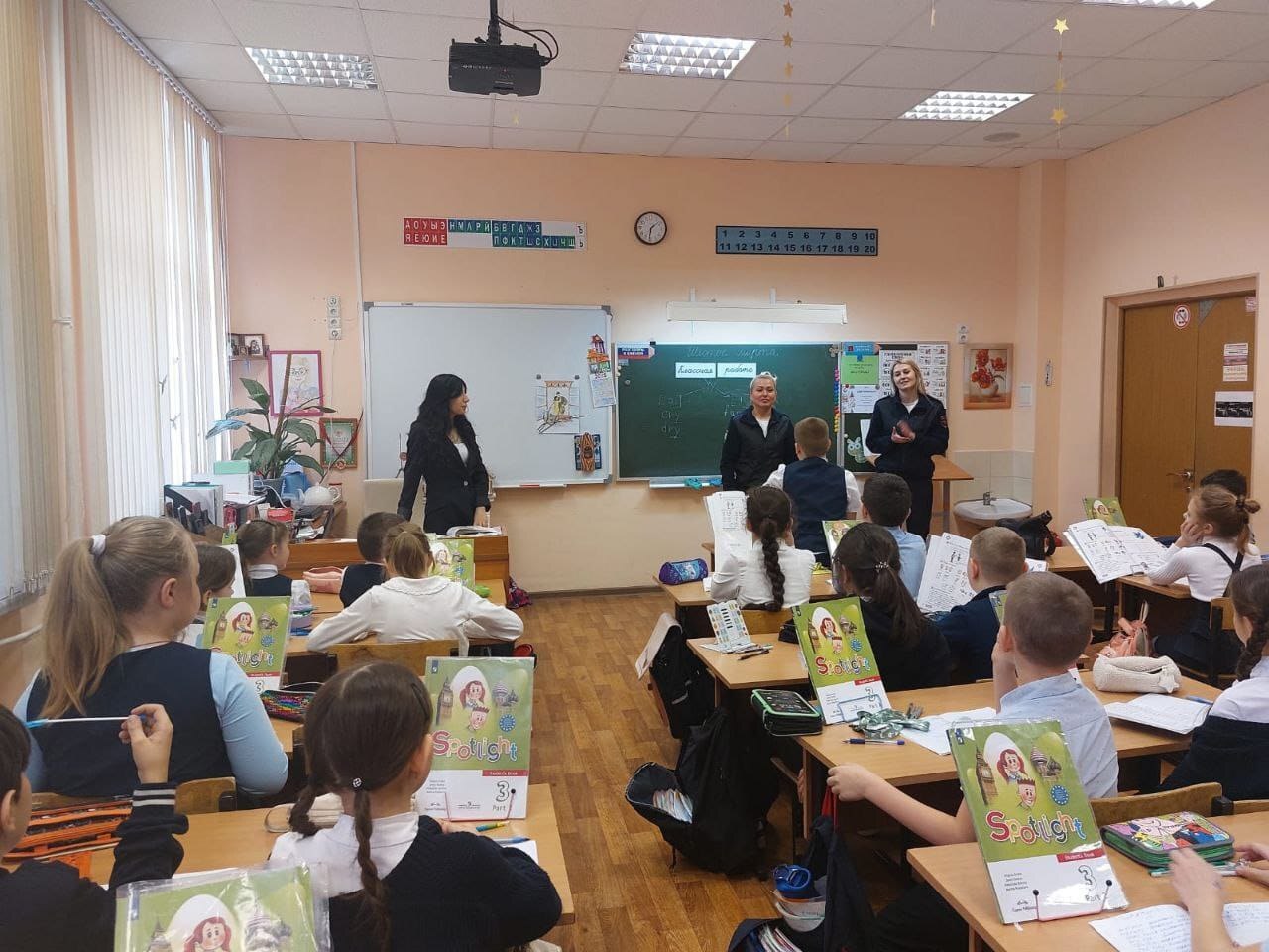 "Сохрани свою жизнь" и "Кибербезопасность": Полицейские провели уроки безопасности в школе №3!