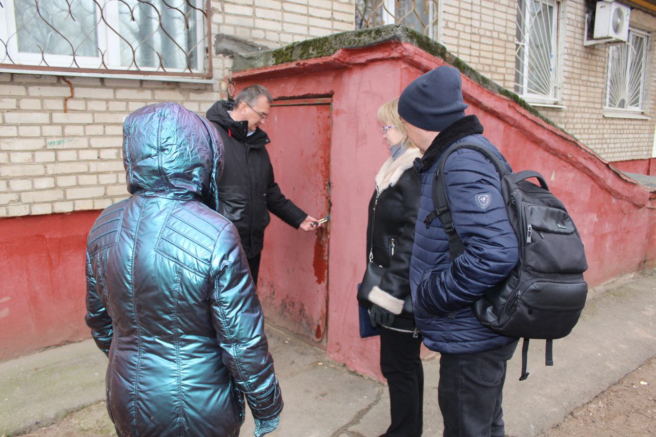 Начальник управления ЖКХ городского округа Фрязино Олег Фрибус встретился с жителями дома №3 по Проспекту Мира