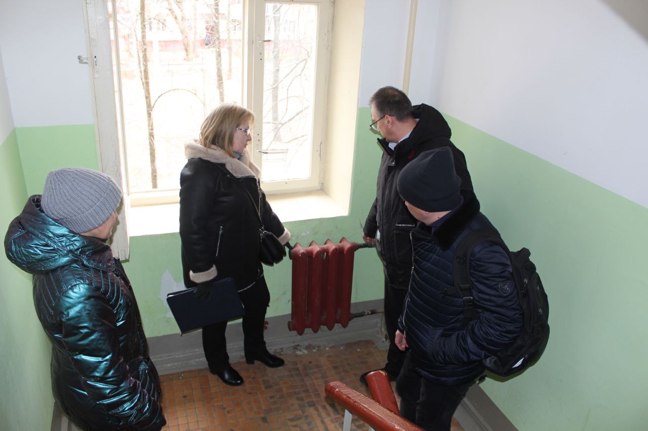 Начальник управления ЖКХ городского округа Фрязино Олег Фрибус встретился с жителями дома №3 по Проспекту Мира