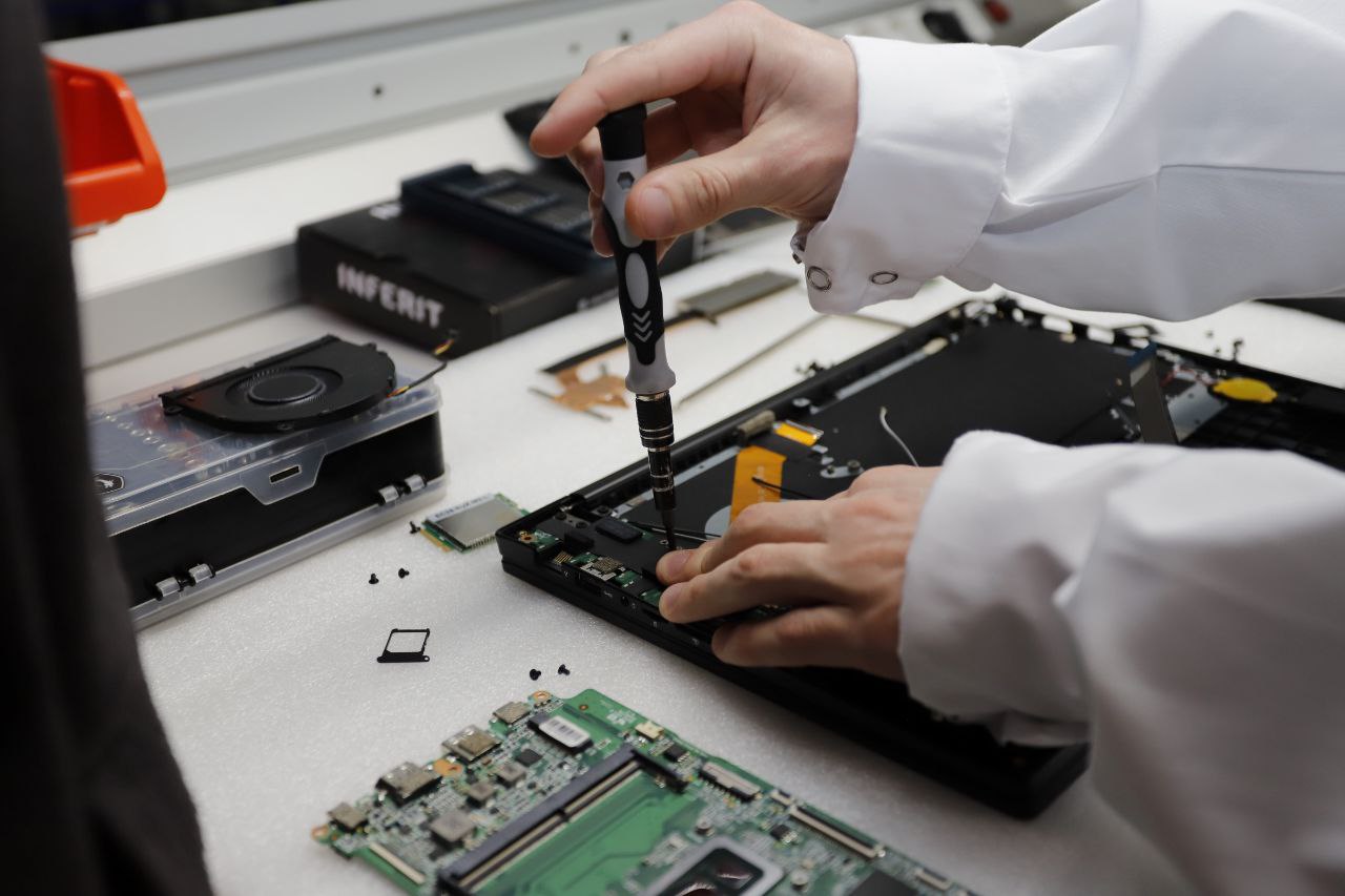 Школьники Наукограда погрузились в мир высоких технологий: экскурсия на завод «Инферит»