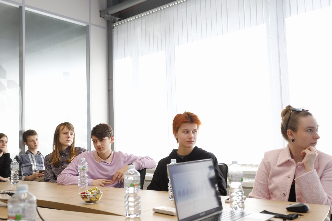 Школьники Наукограда погрузились в мир высоких технологий: экскурсия на завод «Инферит»