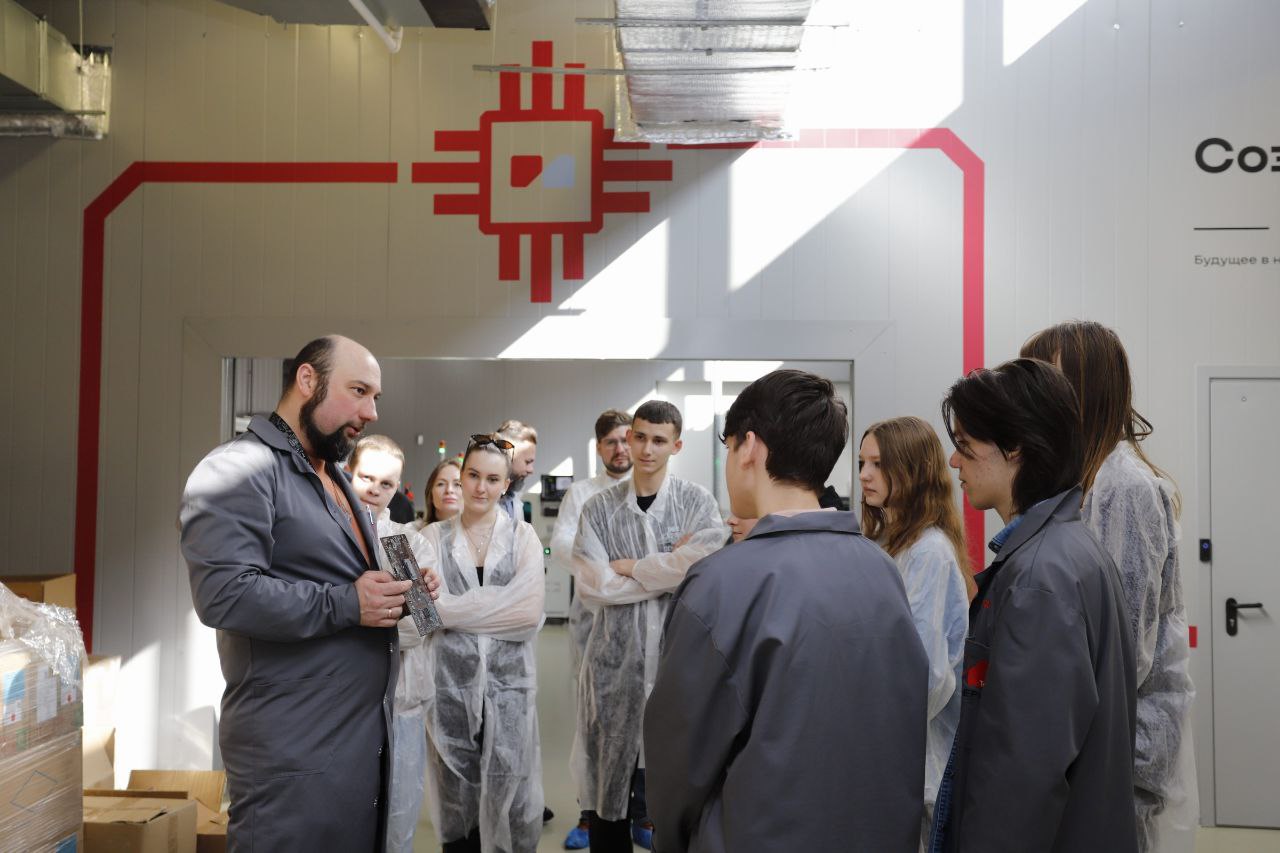 Школьники Наукограда погрузились в мир высоких технологий: экскурсия на завод «Инферит»