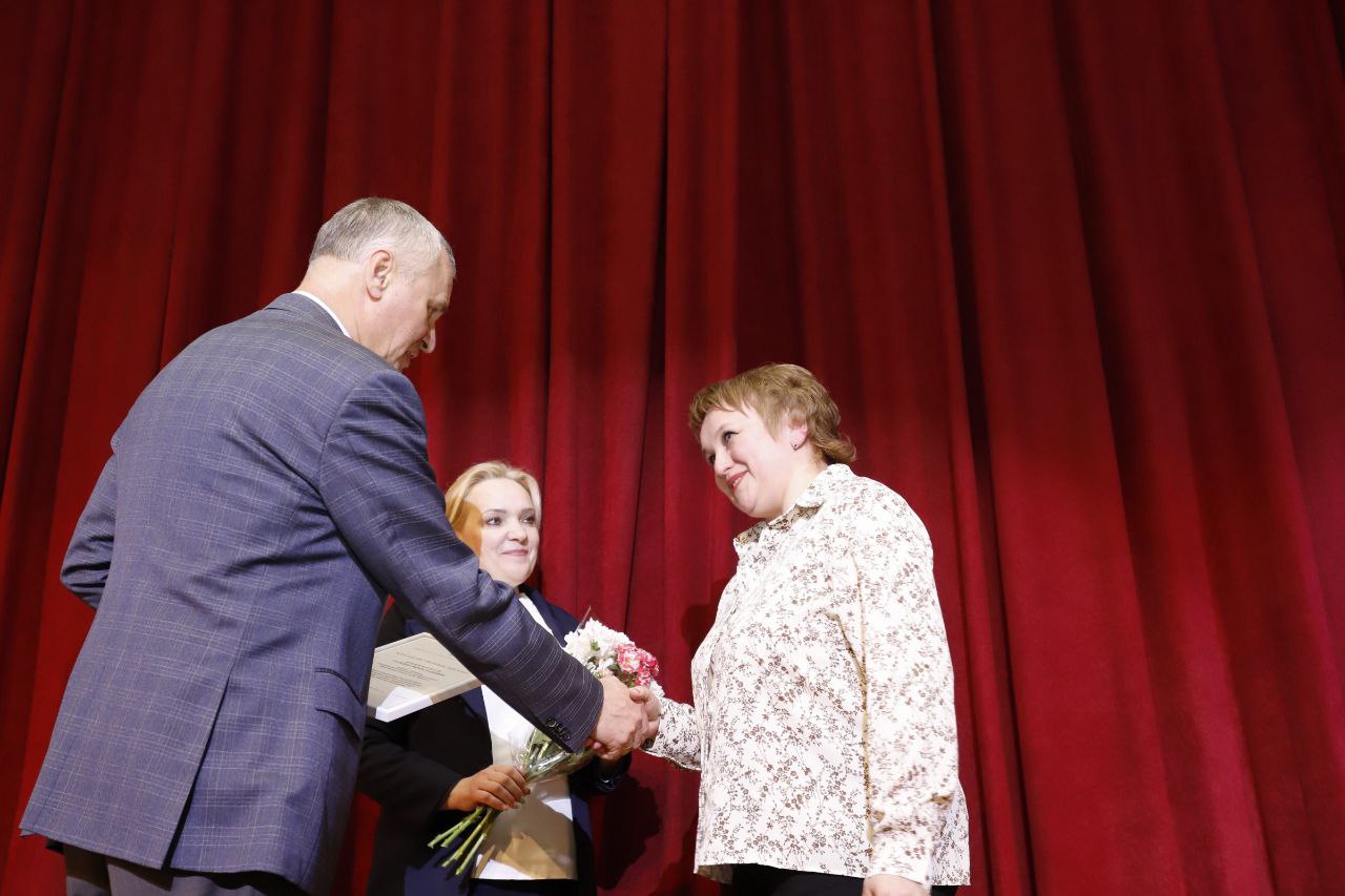 В День работника культуры, в нашей школе искусств прошел праздничный концерт в исполнении ансамбля солистов «Эйфория» Московской областной филармонии. 