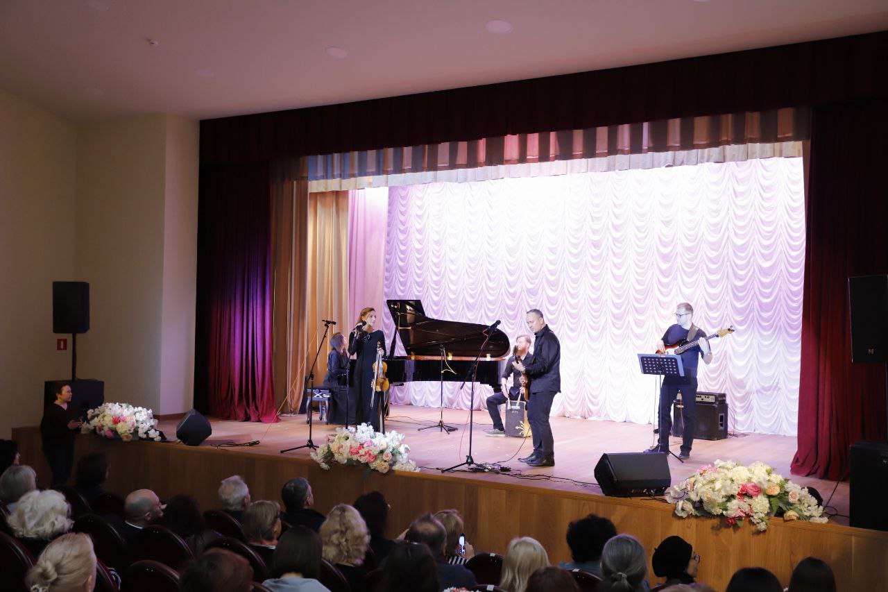 В День работника культуры, в нашей школе искусств прошел праздничный концерт в исполнении ансамбля солистов «Эйфория» Московской областной филармонии. 