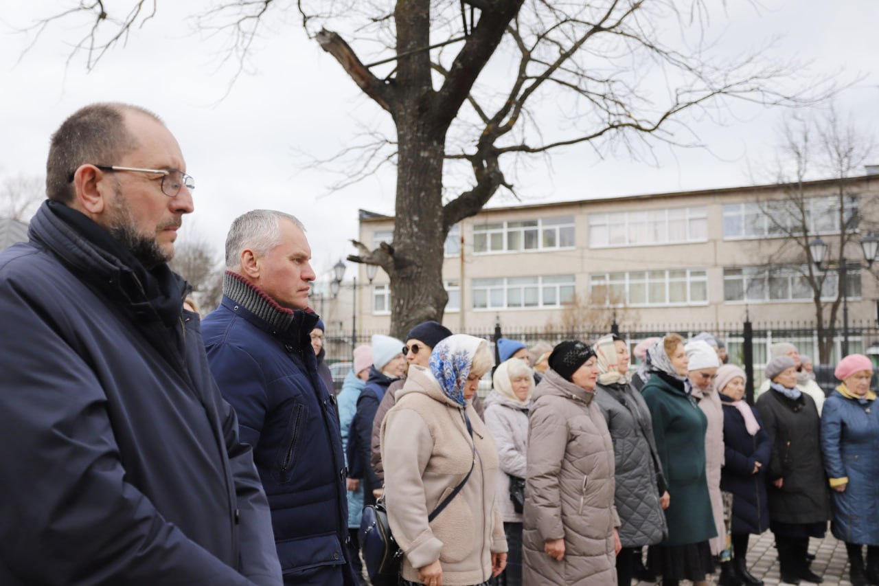 В нашем Храме Иконы Божией Матери «Державная» произошло особенное событие — сегодня была освящена звонница с колоколами