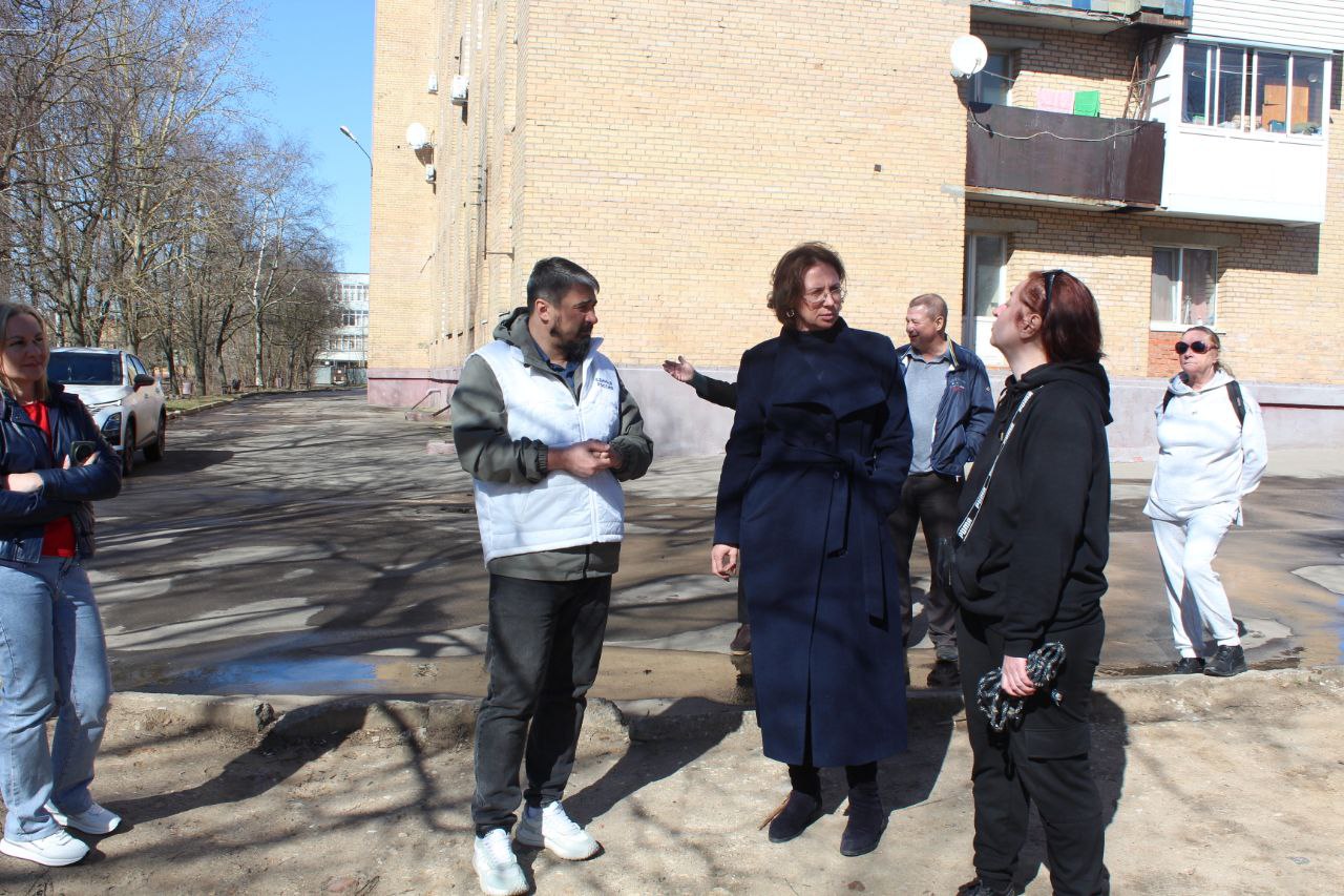 Юлия Шувалова обсудила с жителями Окружного проезда капитальный ремонт и благоустройство.