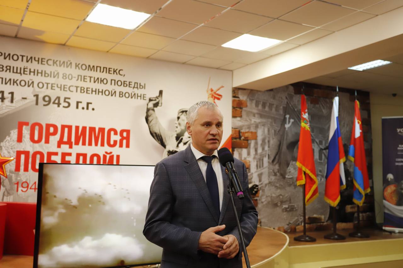 В преддверии 80-летия Победы в Великой Отечественной войне вместе с ветеранами войны и труда, а также героями СВО и почетными гостями открыли выставку «Гордимся Победой! 1945–2025»