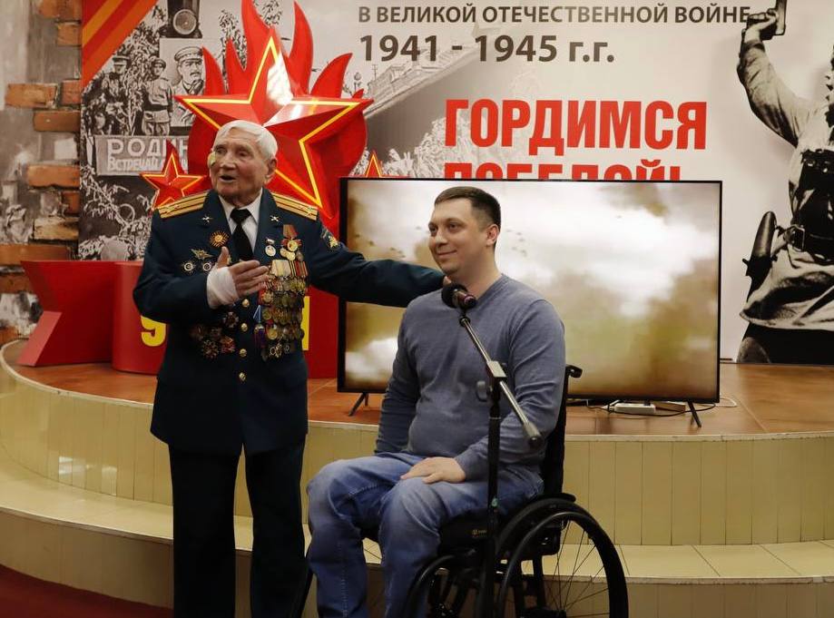 В преддверии 80-летия Победы в Великой Отечественной войне вместе с ветеранами войны и труда, а также героями СВО и почетными гостями открыли выставку «Гордимся Победой! 1945–2025»