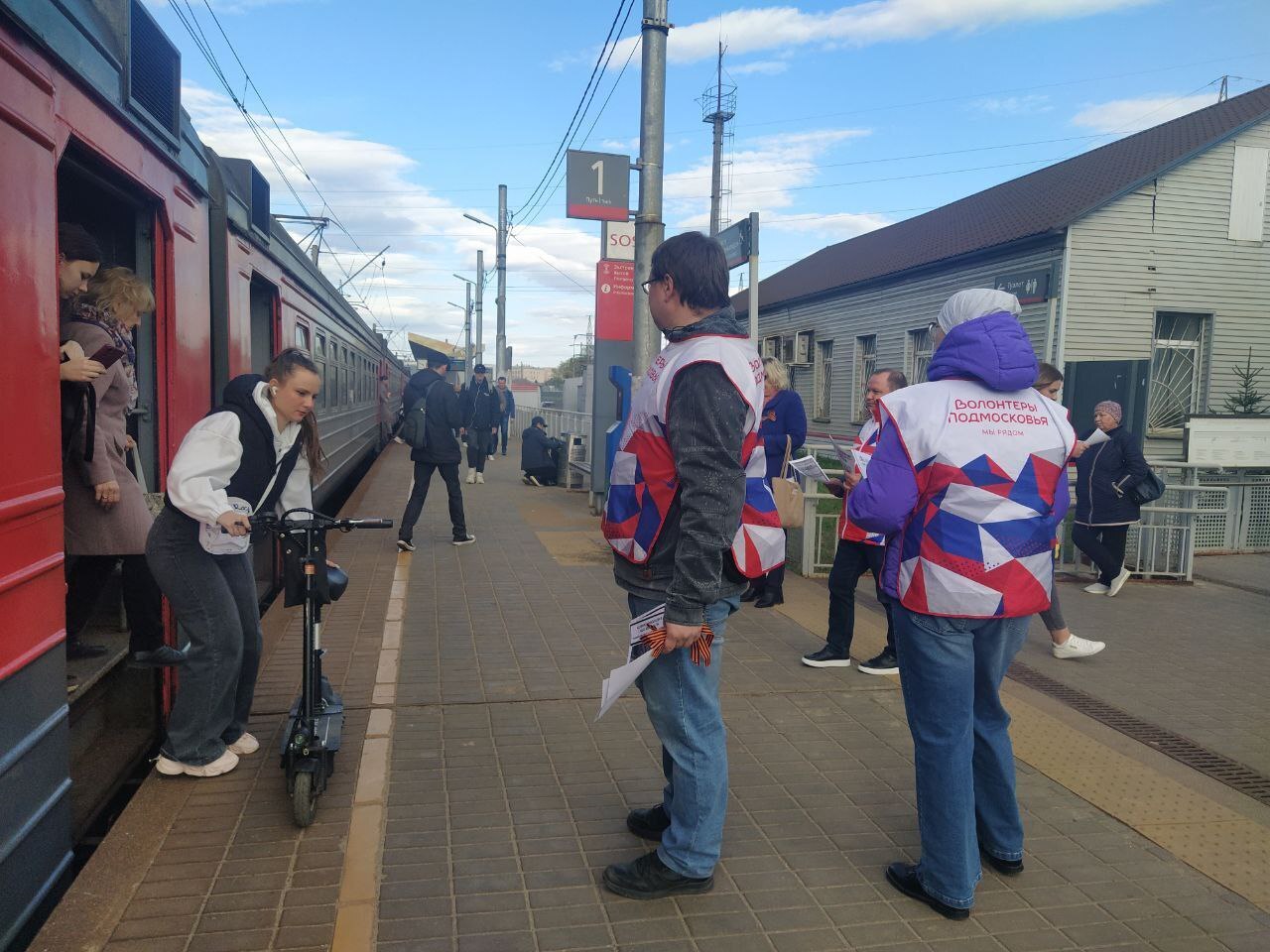 Сохрани свою жизнь: Администрация Фрязино провела акцию по безопасности на железной дороге 