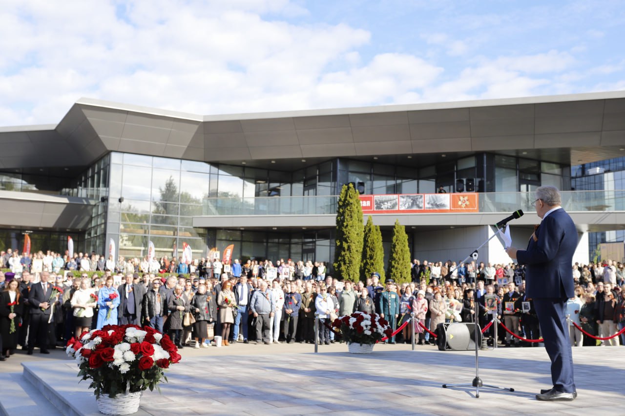 Глава городского округа Фрязино Дмитрий Воробьев вместе с генеральным конструктором АО «НПП «Исток» им. Шокина» Александром Борисовым почтили память павших в годы Великой Отечественной войны.