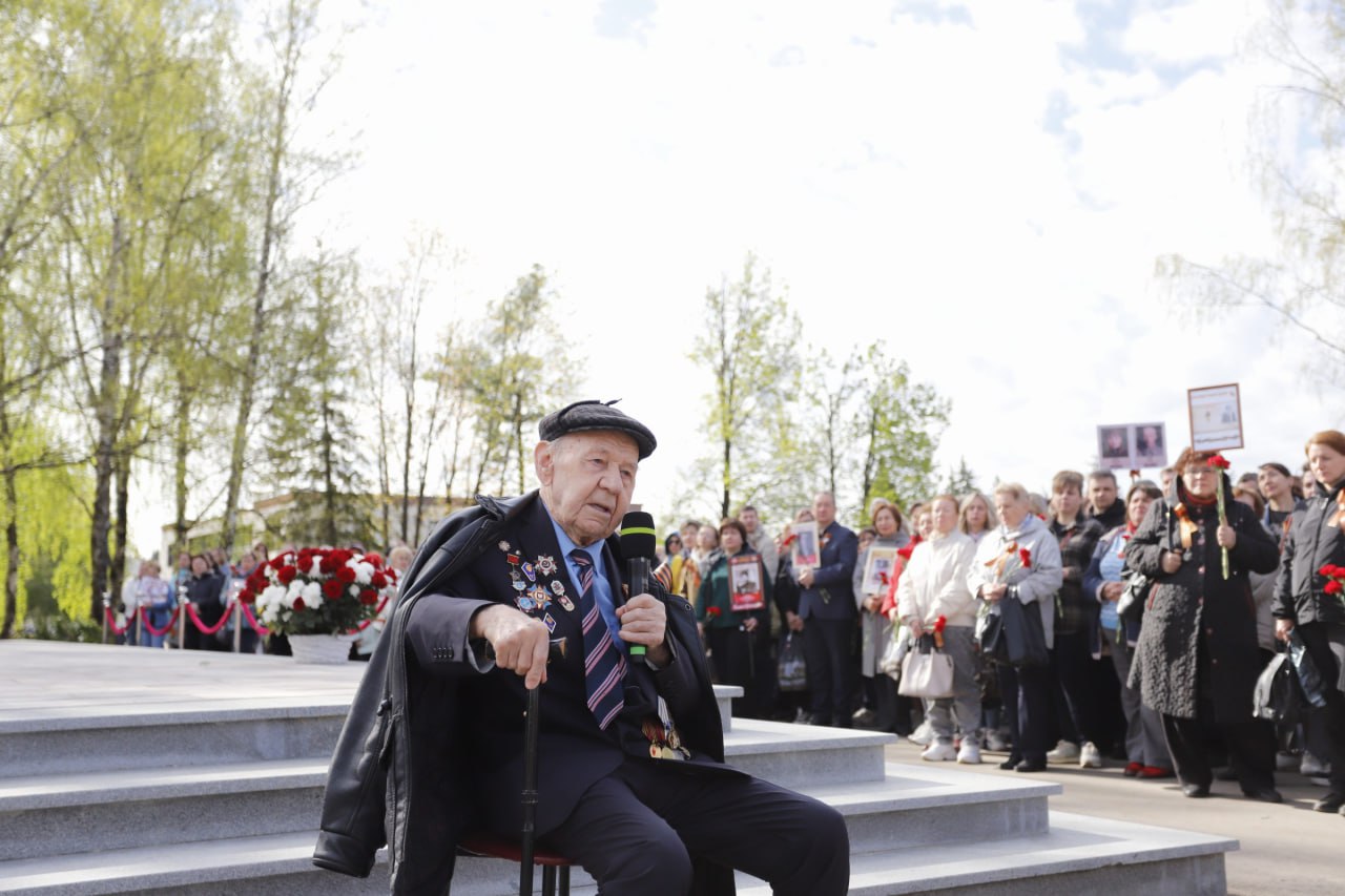 Глава городского округа Фрязино Дмитрий Воробьев вместе с генеральным конструктором АО «НПП «Исток» им. Шокина» Александром Борисовым почтили память павших в годы Великой Отечественной войны.