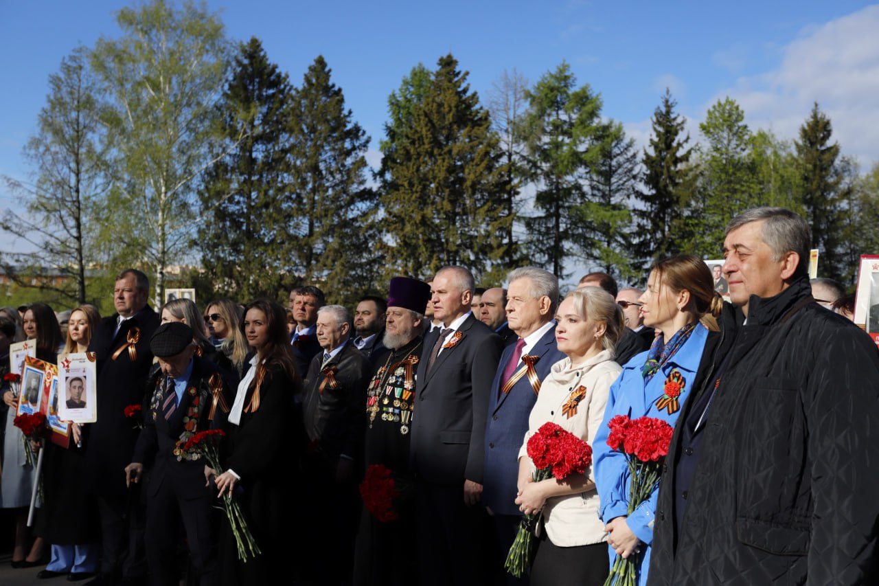 Глава городского округа Фрязино Дмитрий Воробьев вместе с генеральным конструктором АО «НПП «Исток» им. Шокина» Александром Борисовым почтили память павших в годы Великой Отечественной войны.