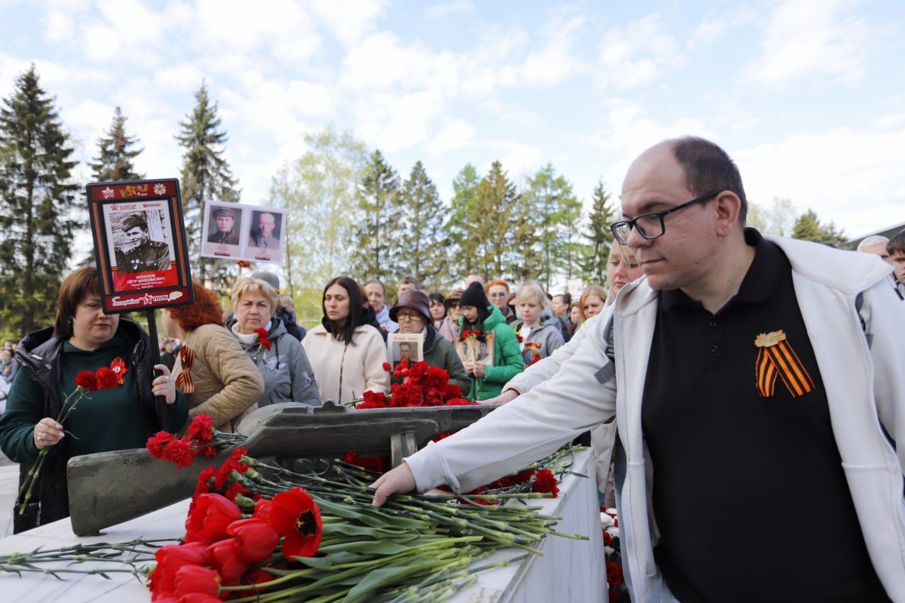 Глава городского округа Фрязино Дмитрий Воробьев вместе с генеральным конструктором АО «НПП «Исток» им. Шокина» Александром Борисовым почтили память павших в годы Великой Отечественной войны.