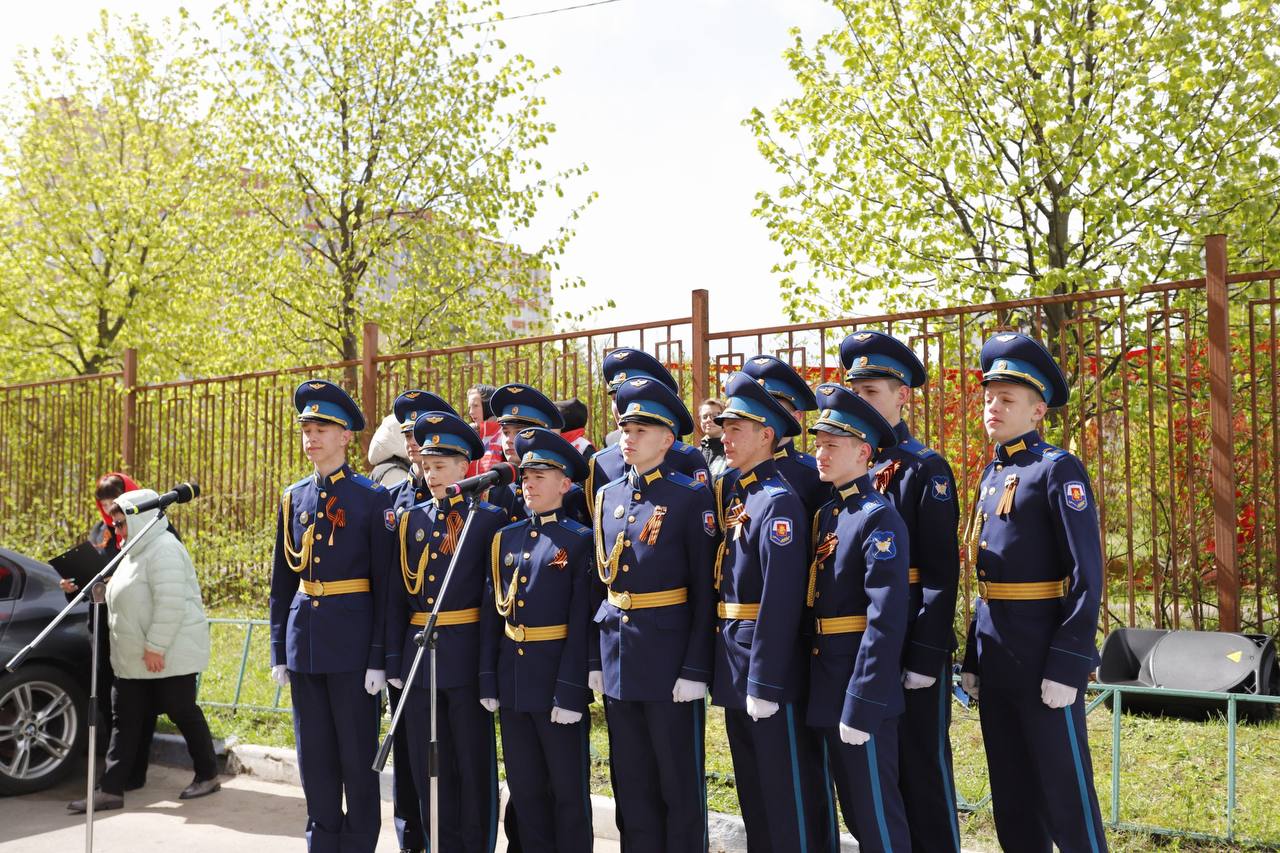 День Победы – это не просто праздник, это день скорби и памяти о тех, кто отдал свою жизнь за свободу и мирное небо над головой
