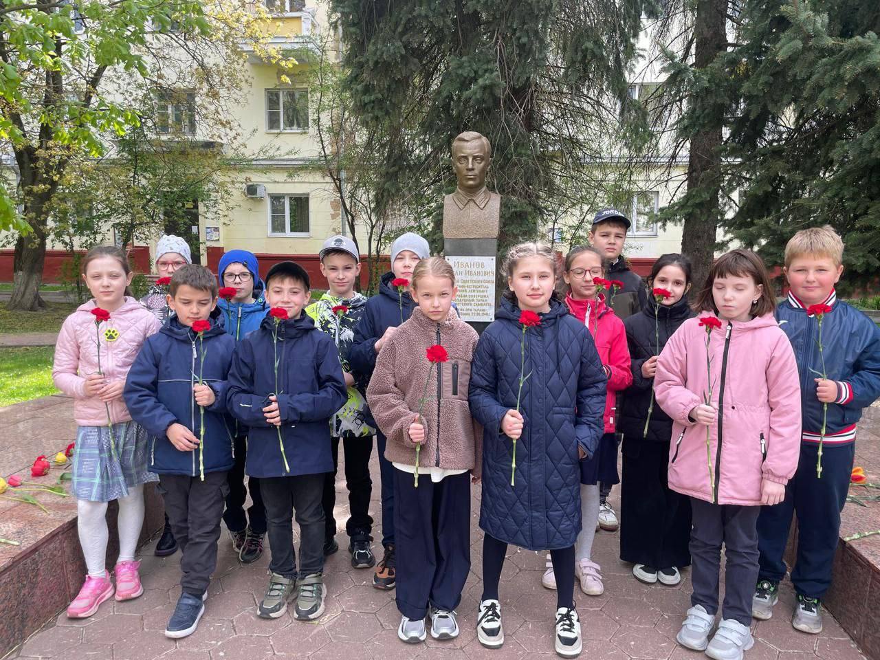 День Победы – это не просто праздник, это день скорби и памяти о тех, кто отдал свою жизнь за свободу и мирное небо над головой