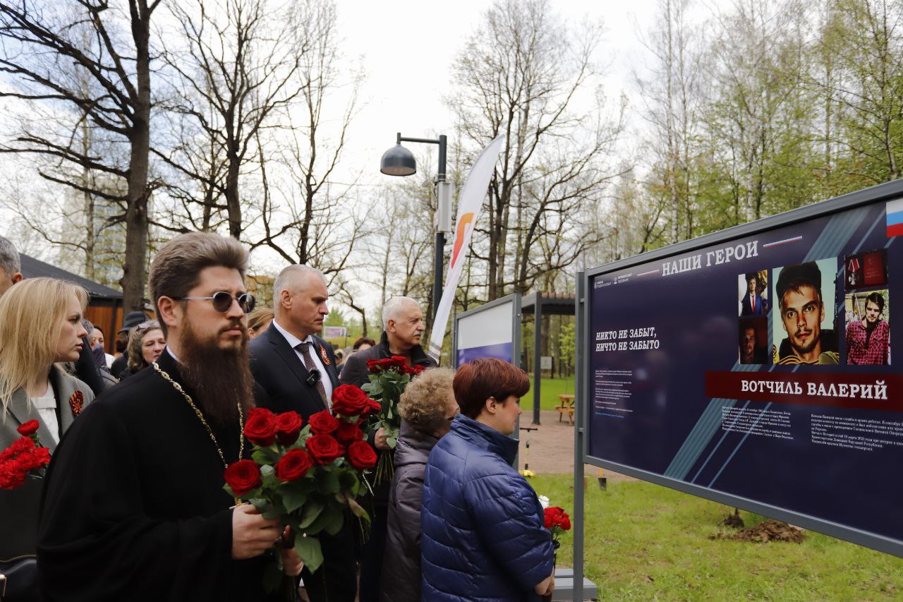 Глава городского округа Фрязино Дмитрий Воробьев вместе с семьями участников СВО торжественно открыл «Аллею Памяти» во Фрязинском лесопарке