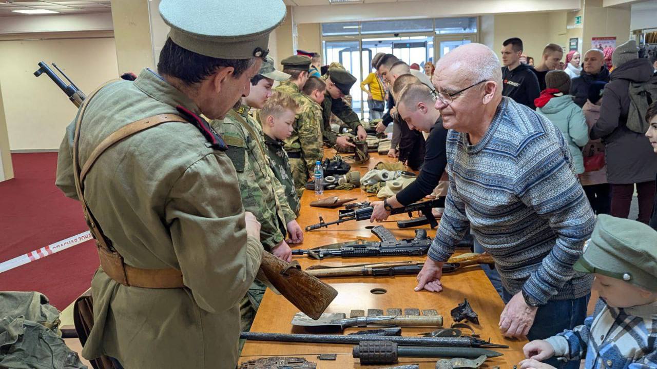 День Победы – это не просто праздник, это день скорби и памяти о тех, кто отдал свою жизнь за свободу и мирное небо над головой