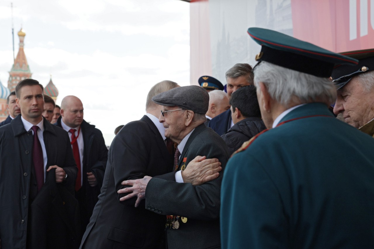 Кадры после парада