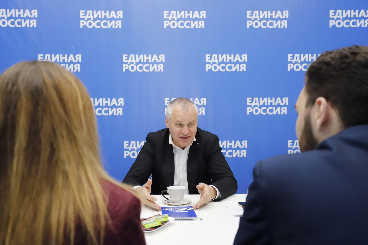 Глава городского округа Фрязино Дмитрий Воробьев стал наставником в проекте «ПолитСтарт» партии «Единая Россия» для Елены Железняк и Егора Трефилова