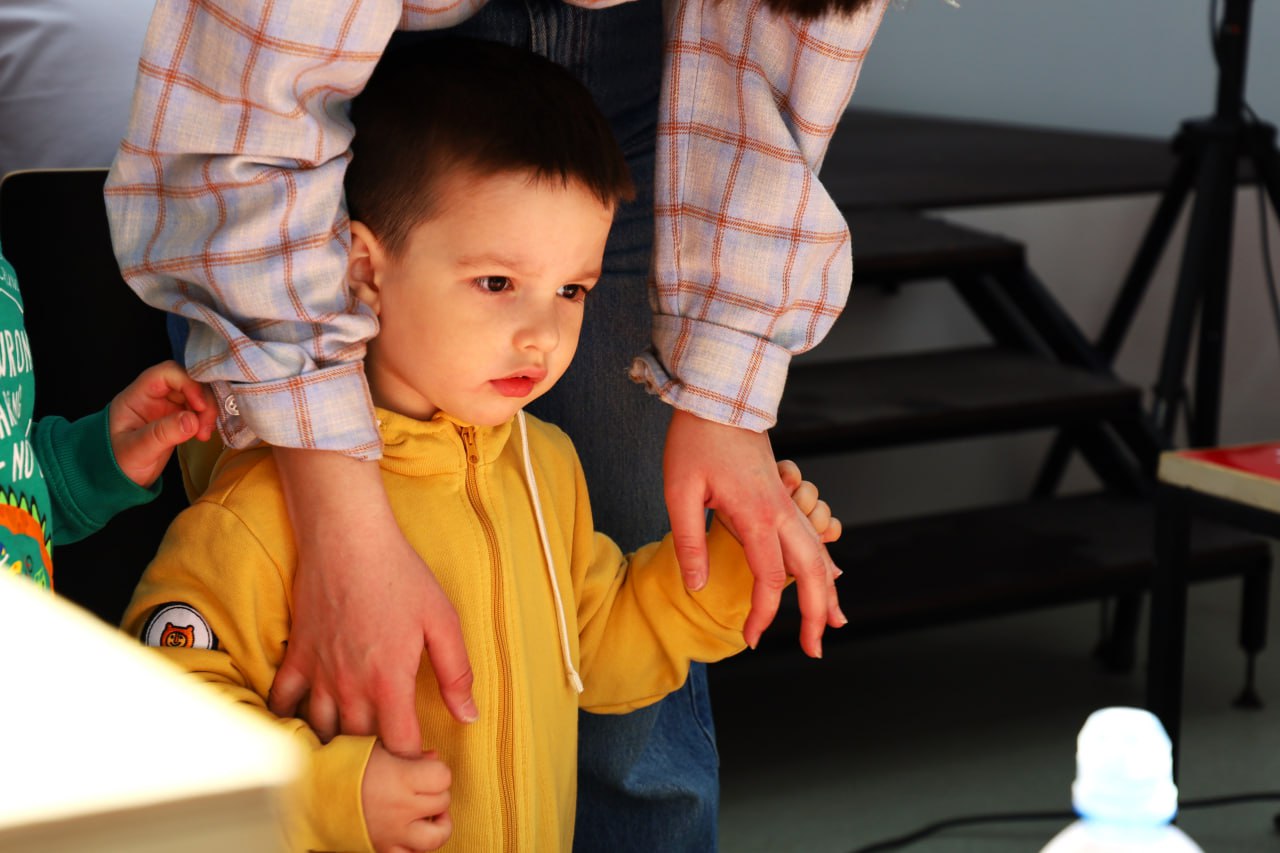 Подмосковные школьники представляют свои изобретения на выставке «Робостанция» на ВДНХ