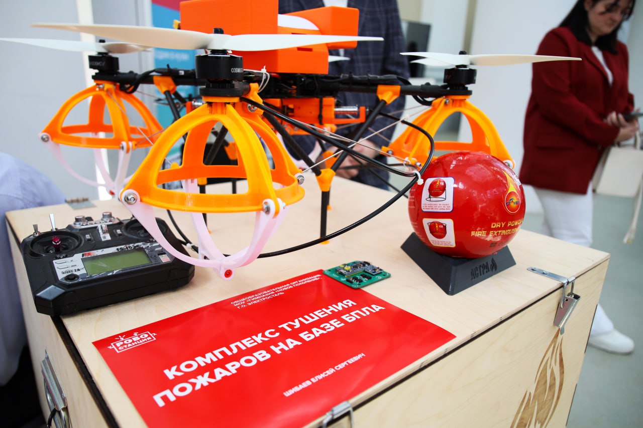 Подмосковные школьники представляют свои изобретения на выставке «Робостанция» на ВДНХ