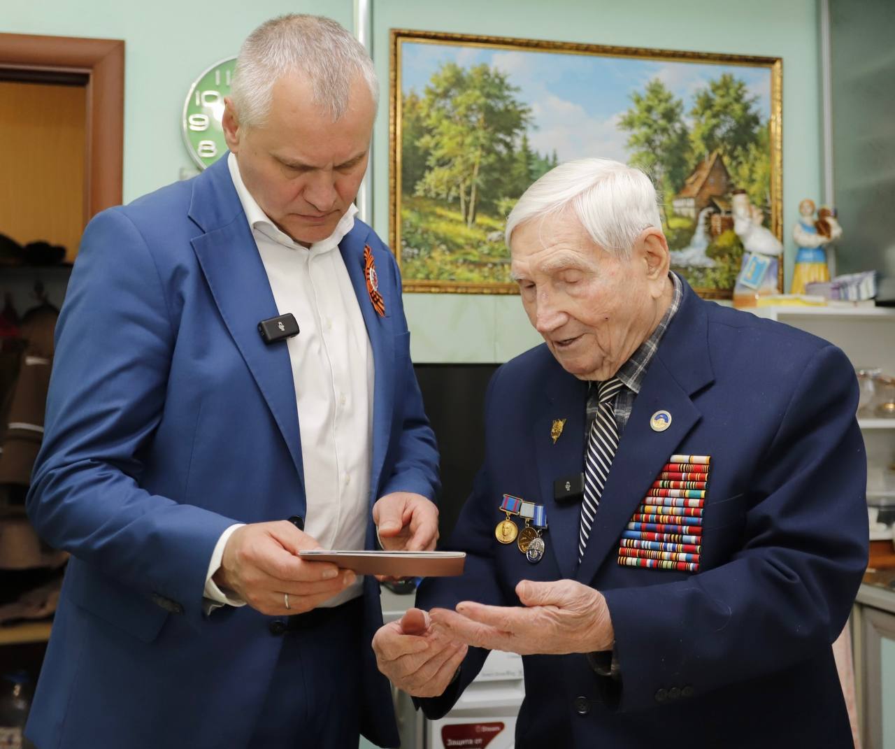 Глава городского округа Фрязино Дмитрий Воробьев навестил нашего прославленного ветерана-фронтовика Ивана Ивановича Жучкова