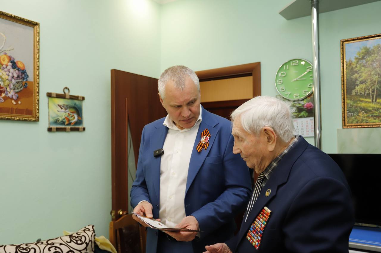 Глава городского округа Фрязино Дмитрий Воробьев навестил нашего прославленного ветерана-фронтовика Ивана Ивановича Жучкова