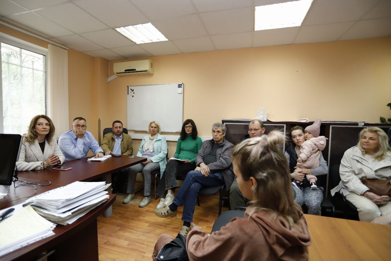 Заместитель главы г.о. Фрязино Виктория Оганезова провела встречу с жителями в рамках срочной выездной администрации по вопросу температуры горячей воды