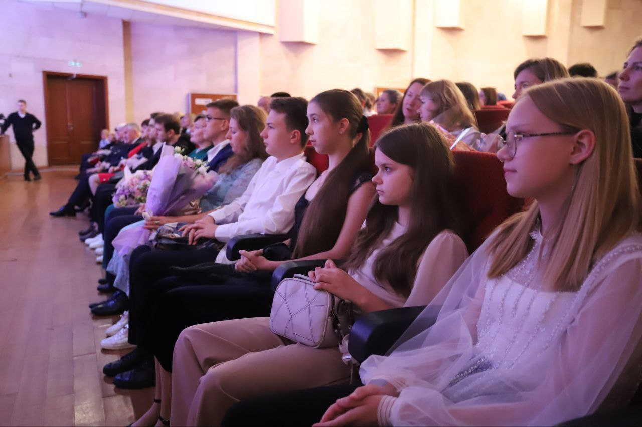 Во Дворце культуры "Исток" чествовали гордость наукограда Фрязино – стипендиатов премии главы городского округа! 